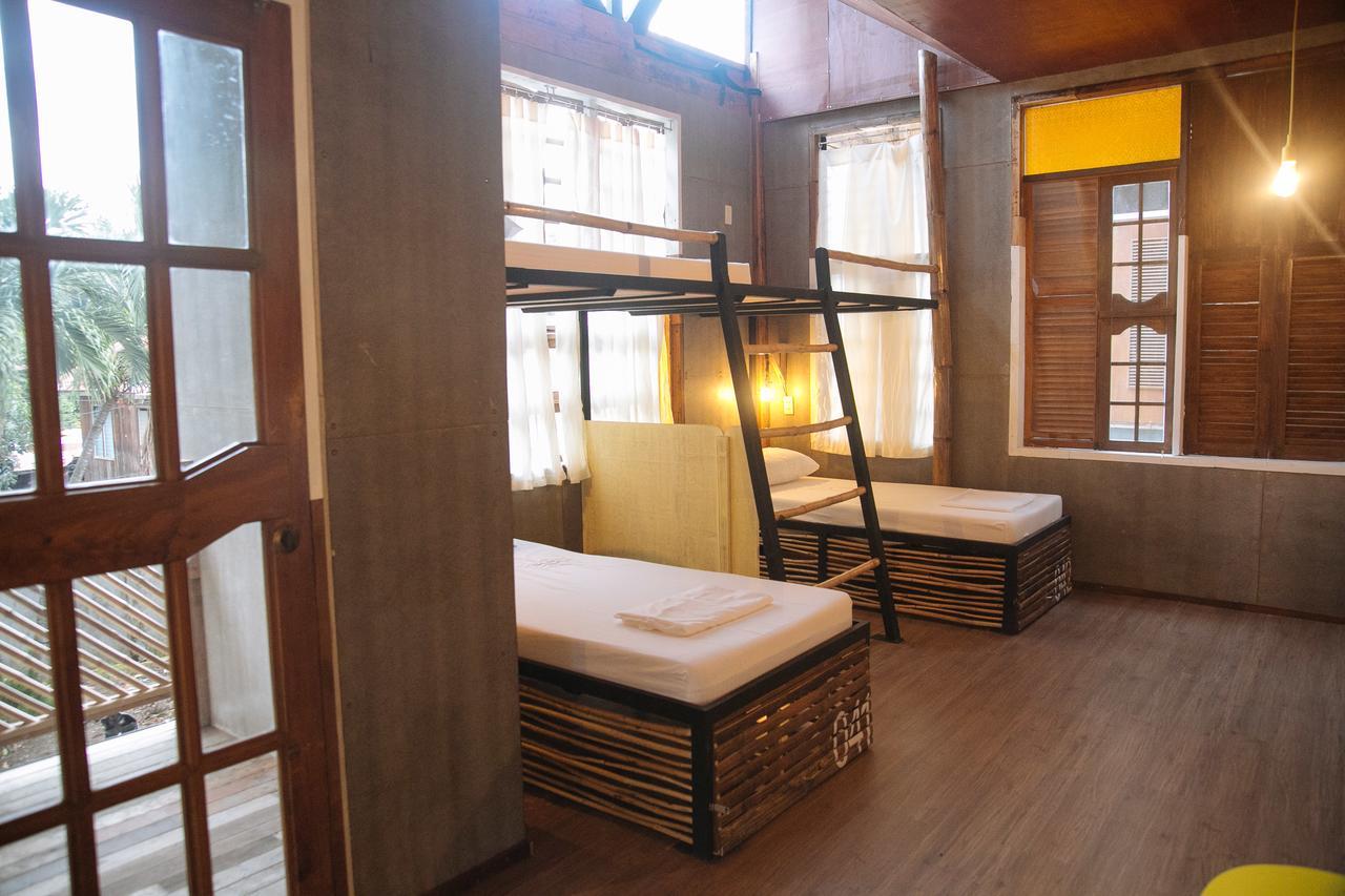 The Flying Fish Hostel Dumaguete City Esterno foto